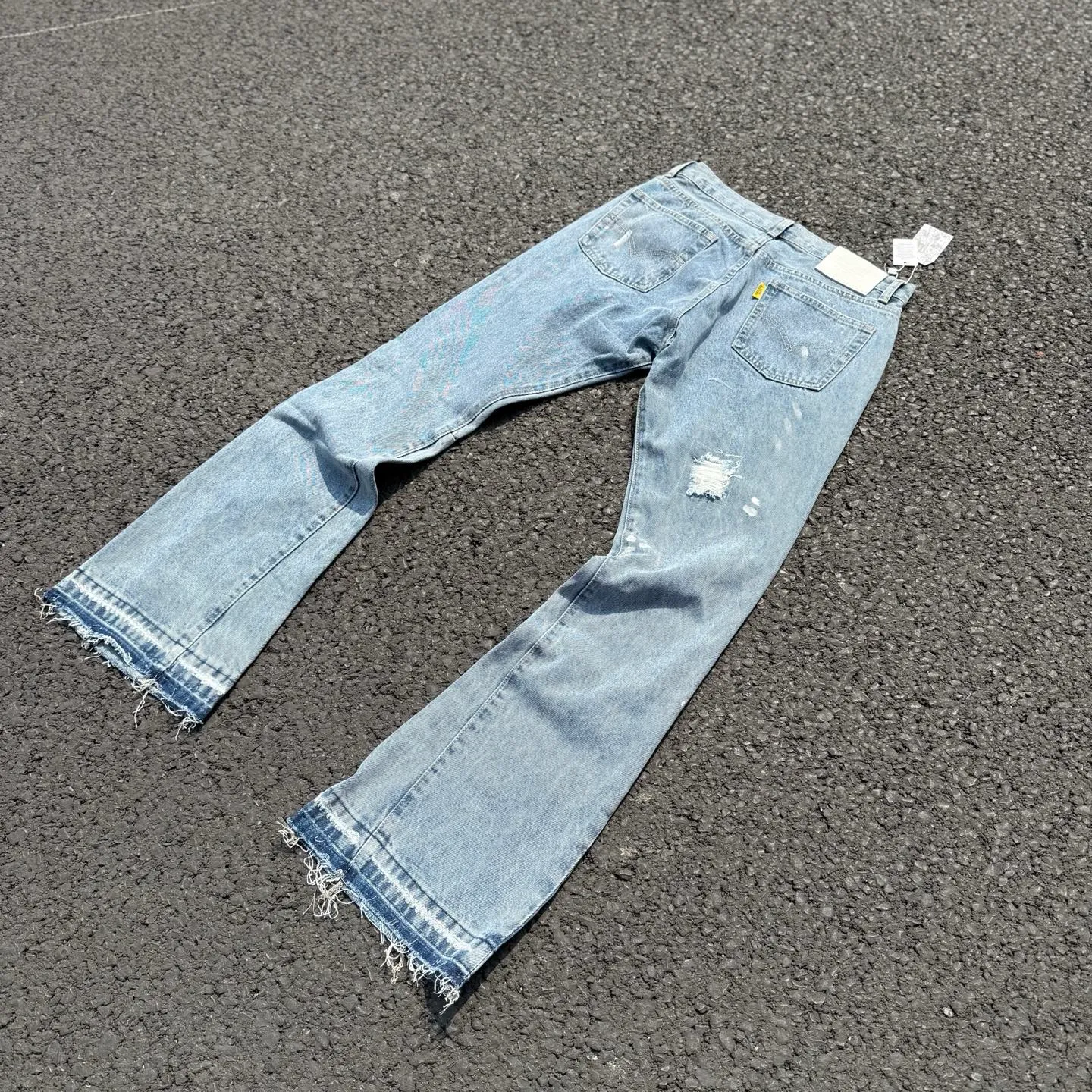 #8149 P250💰 GALLERY DEPT. Vintage hole patched and randomly tied loose washed flared jeans - truly restore the ultimate texture of Vintage - original hardware accessories, washed and other elevators, QR code analysis are all purchased from the original factory, high degree of restoration, you are welcome to compare with a certain product ~ - three-dimensional version, loose and comfortable, not picky about the figure, tall and slim, factory Seiko, original quality control, same style for men and women, can be matched with couples, versatile recommendation, must-have jeans for all seasons -Size: 28 30 32 34 36